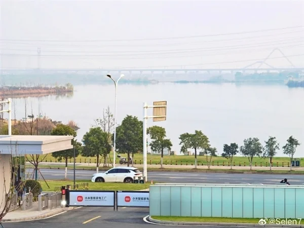 小米智能家电工厂实拍：有草坪、湖景 整洁的不像工厂