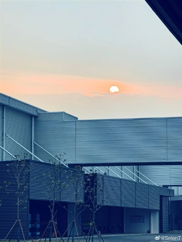 DEF010090DC1D70F2DBC0A2841C9E98520190477_size261_w600_h800